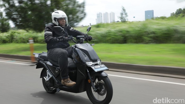 Harga Turun! Motor Listrik Charged Rimau Sanggup Subsidi Pemerintah